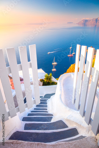 Obraz na płótnie Open Gate to Paradise. Santorini, Greece. White architecture, open doors and steps to the blue sea of Santorini, Oia w salonie