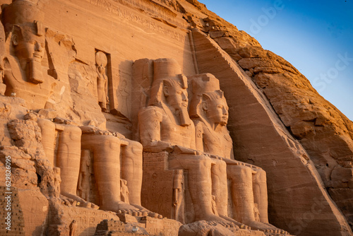 Tableau sur toile La fiesta de los hogares del Gran Templo en los templos de Ramses II en Abu Simb