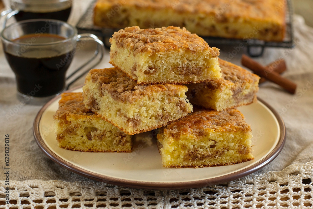 Cinnamon coffee cake with streusel crumb topping Cinnamon coffee cake with streusel crumb topping