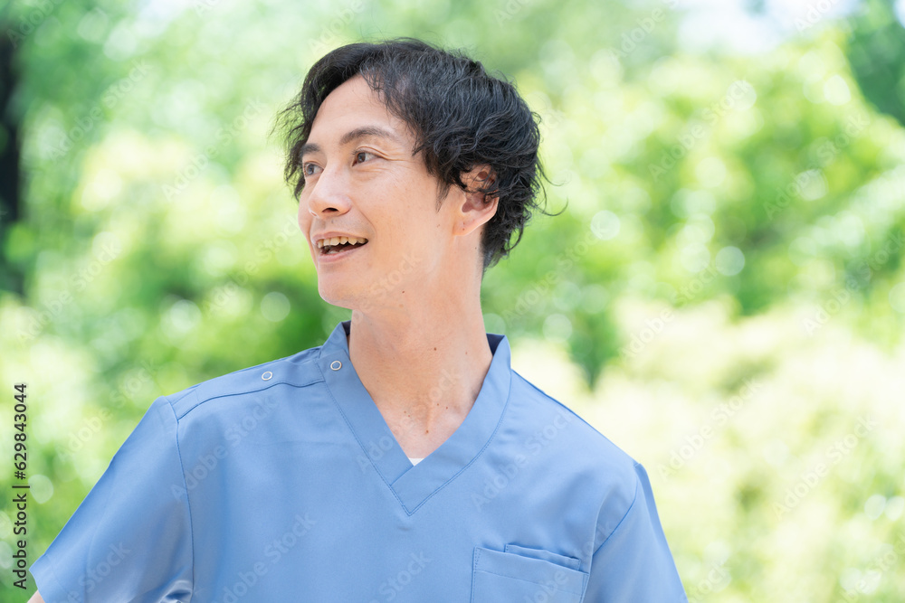笑顔の男性医師 笑顔の男性医師