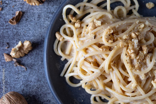 Spaghetti with walnut cream. Simple, nutritious and tasty dish suitable for those who follow a vegetarian diet.