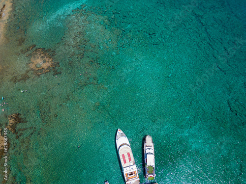 Billede på lærred boats on crystal clear water Cyprus