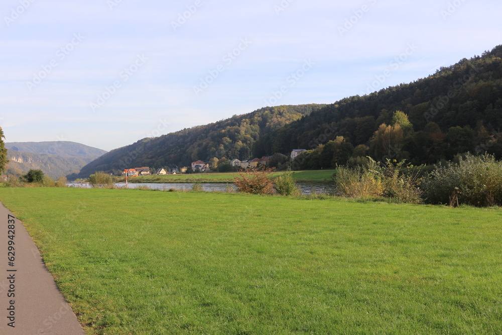 Blick auf die Elbe bei Bad Schandau in der Sächsischen Schweiz