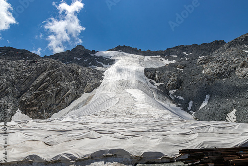 thermal covers to preserve the tonale glacier photo