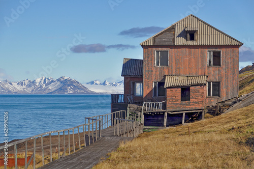 Haus, Spitzbergen, Barentsburg photo