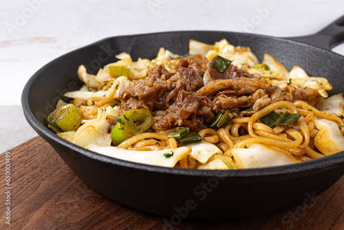 Soy Sauce Stir-Fried Noodles with Beef