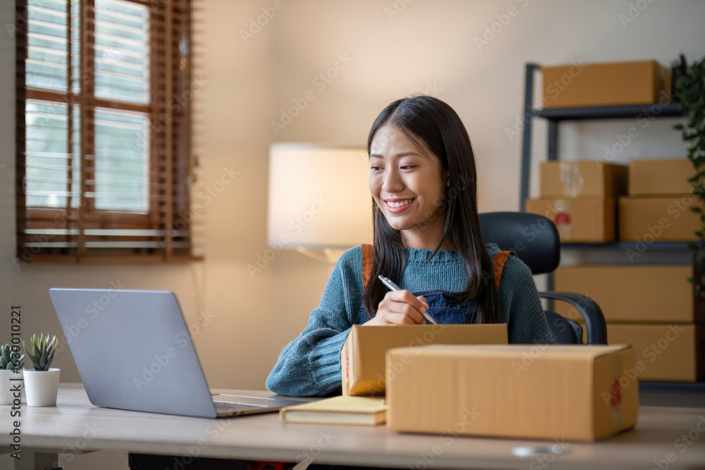 start a small business SME business owners, male entrepreneurs Write the receipt box address. and check orders online To prepare to pack boxes for sale to customers, online sme business ideas start a small business SME business owners, male entrepreneurs Write the receipt box address. and check orders online To prepare to pack boxes for sale to customers, online sme business ideas