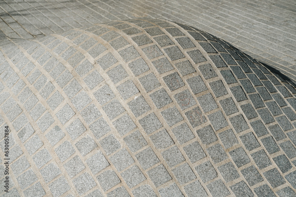 Obraz premium Unevenness on the pavement of some sidewalk for skating or no car parking outdoors.