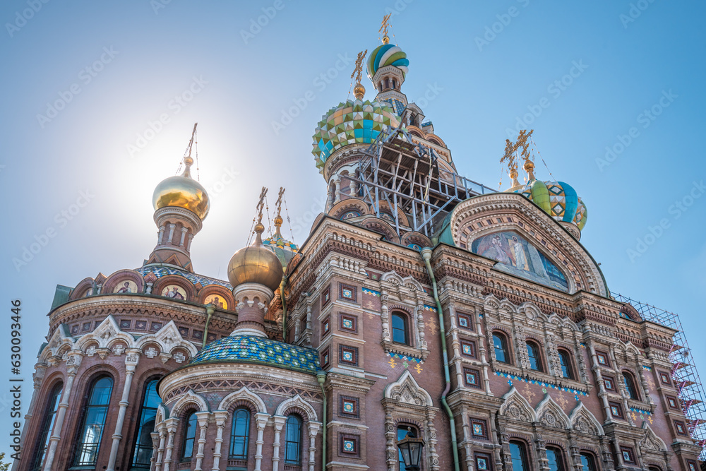 Obraz premium A fragment of the architectural heritage of the Church of the Savior on Blood in st. petersburg.