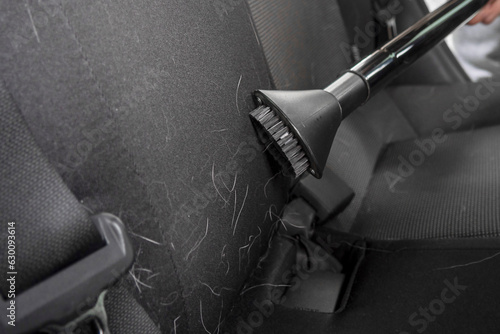 Fotografie The process of cleaning the interior of a car from animal hair