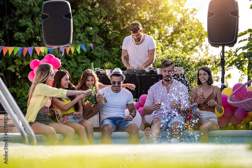 Canvas Print Friends have pool party