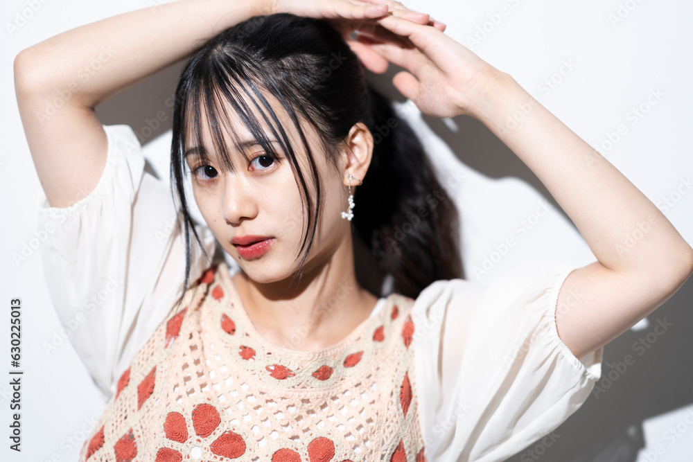 爽やかな若い女性