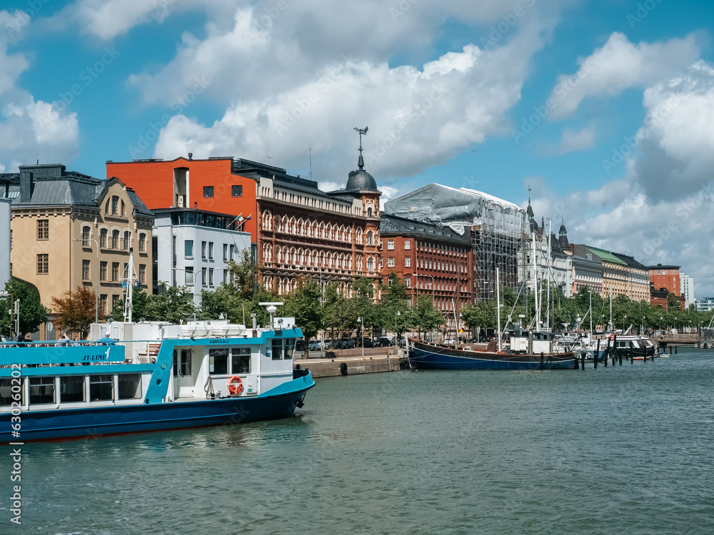 Obraz premium Helsinki, Finland - 07 04 2023: Tourist pleasure boat on the embankment in the center of Helsinki