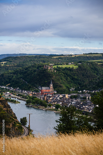 Oberwesel im Mittelrheintal mit Burg Schönburg