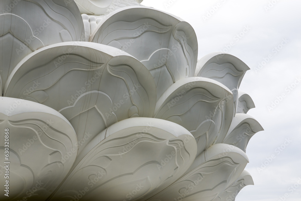 Obraz premium Sitting lotus of Asia's largest buddhist Guanyin statue at Tsz Shan Monastery in Hong Kong