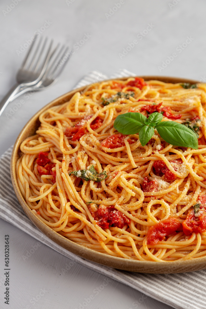 Homemade Spaghetti With Fresh Tomato Sauce on a Plate, side view. Homemade Spaghetti With Fresh Tomato Sauce on a Plate, side view.