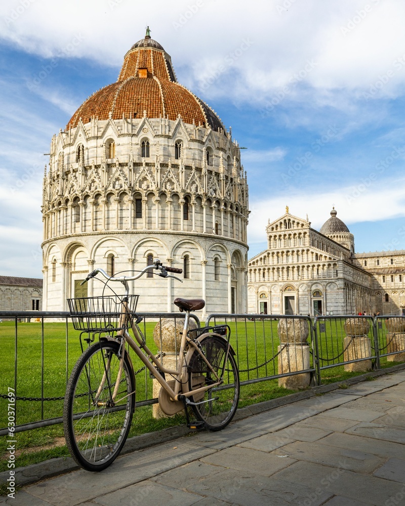 Bicycle in front of Pisa Basilica - obrazy, fototapety, plakaty 