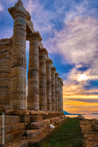 Obraz na płótnie Sunset sky and ancient ruins of temple of Poseidon, Sounion, Greece w salonie