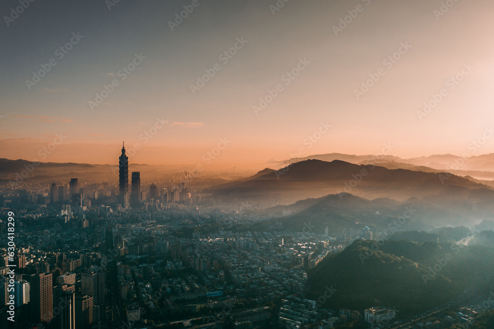 Fototapeta premium Skyline of taipei city in downtown Taipei, Taiwan.