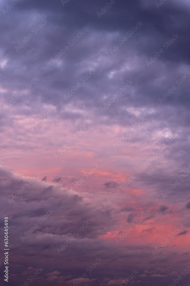 Obraz premium Amazing sky at sunset in purple tones.
