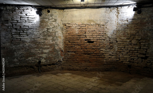 Foto Spooky basement with pipe