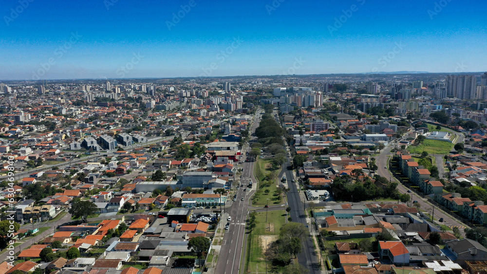 Wide boulevard with traffic and clear blue sky day - Avenida Wenceslau Braz, Fazendinha/Portão - Curitiba, Paraná.