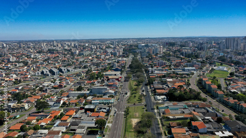 Wide boulevard with traffic and clear blue sky day - Avenida Wenceslau Braz, Fazendinha/Portão - Curitiba, Paraná. (ID: 630469840)