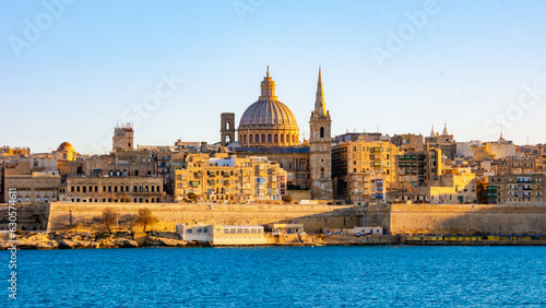Canvas-taulu Valletta Malta city Skyline, colorful house balcony Malta Valletta, panoramic vi
