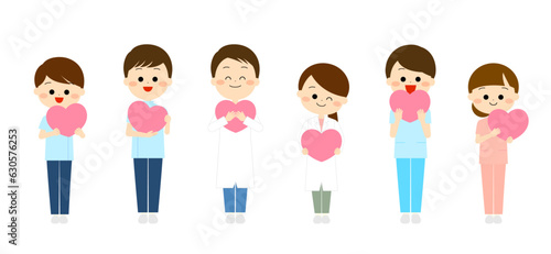 ハートを手に持つ笑顔の人々