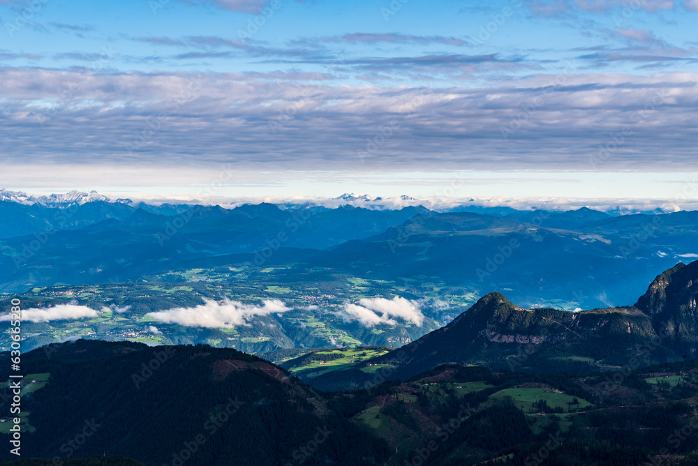 Obraz premium Morning view from Bivacco Mario Rigatti in Latemar mountain group in Dolomites mountains