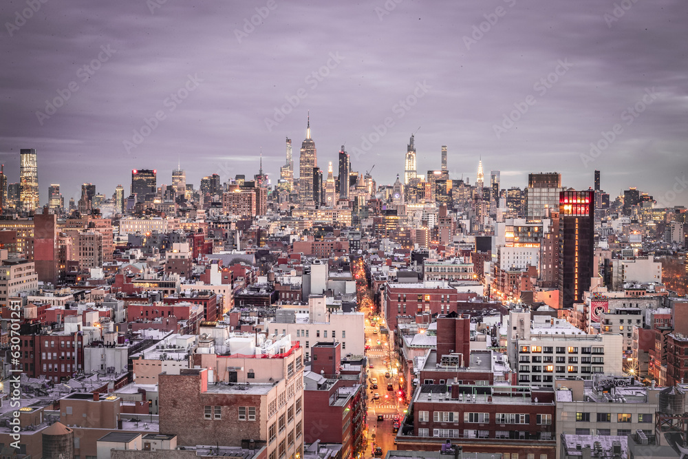 Fototapeta premium Manhattan skyline cityscape at twilight after sunset in New York City, USA