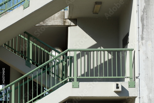 Betontreppe und Treppengeländer an einer Fußgängerbrücke, Bremerhaven, Bremen, Deutschland, Europa