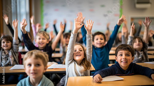 Fotografia School children in classroom at lesson raising their hands