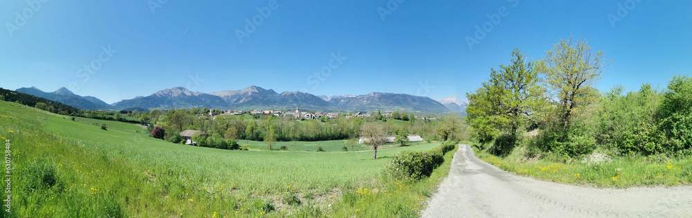 Fototapeta premium Alpes, les monts du trève en vue panoramique