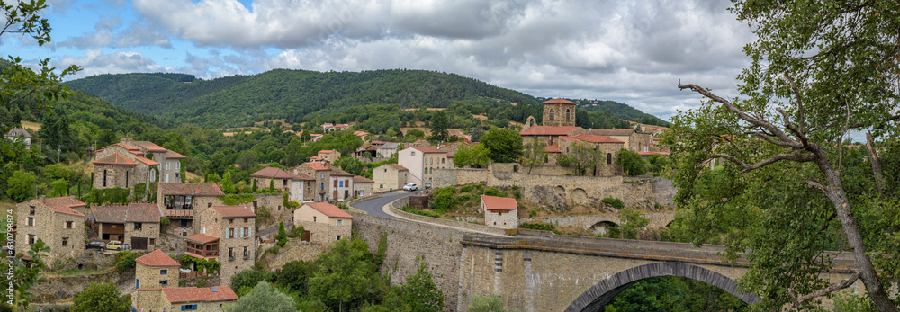 vue panoramique de Vieille Brioude, commune du département de la Haute Loire en Auvergne