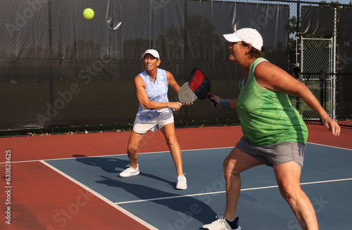 pickelball women's doubles