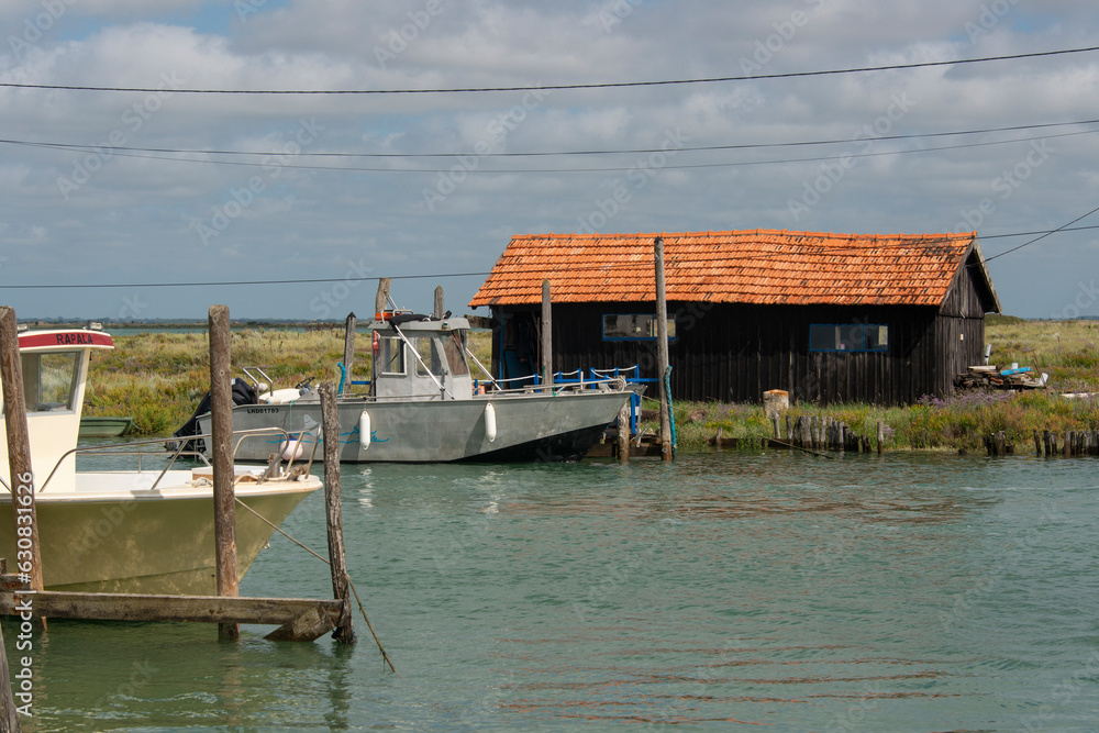 Maison de pêcheurs, La Tremblade, riviere La Seudre, Charente Maritime, 17, France Maison de pêcheurs, La Tremblade, riviere La Seudre, Charente Maritime, 17, France