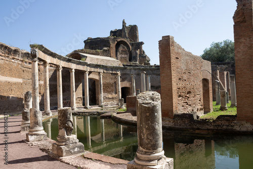 View of Maritime Theater Ruins at Hadrian's Villa © SKPG_Arts