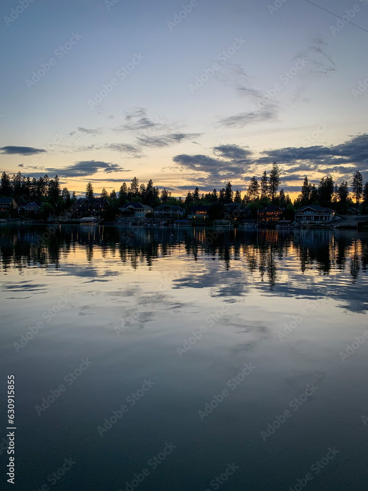 Fototapeta premium Dusk On The Lake