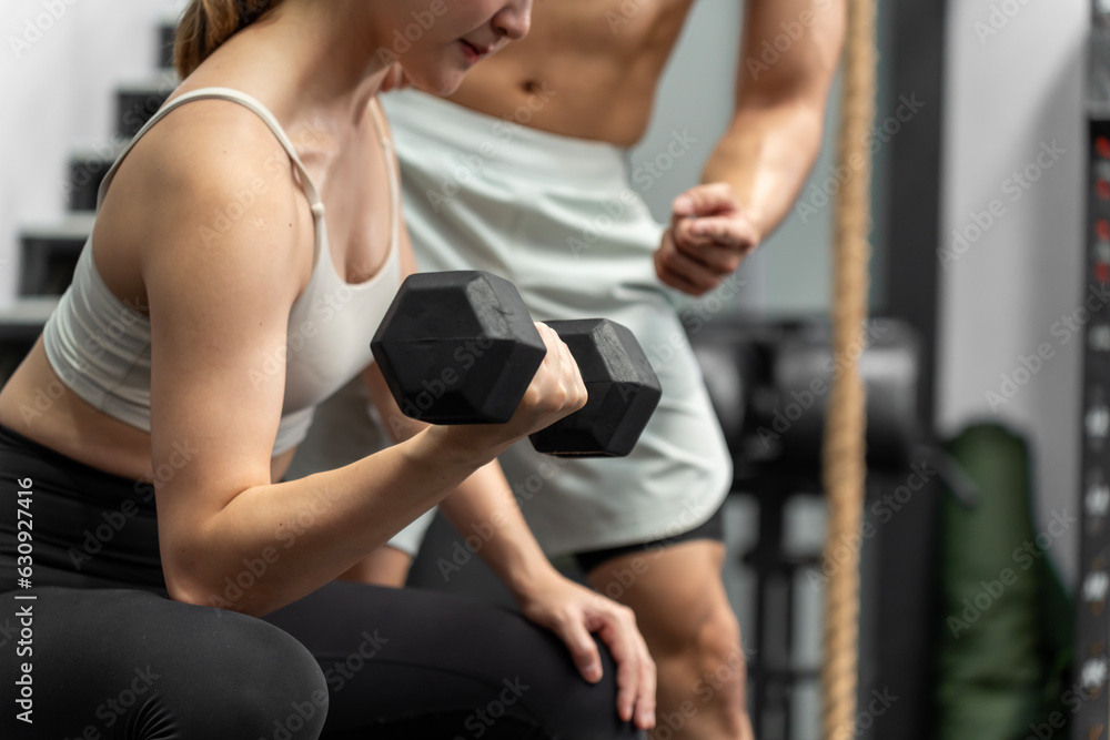 Asian men and women Have a strong body, good health, love to exercise. Asian men and women Have a strong body, good health, love to exercise.