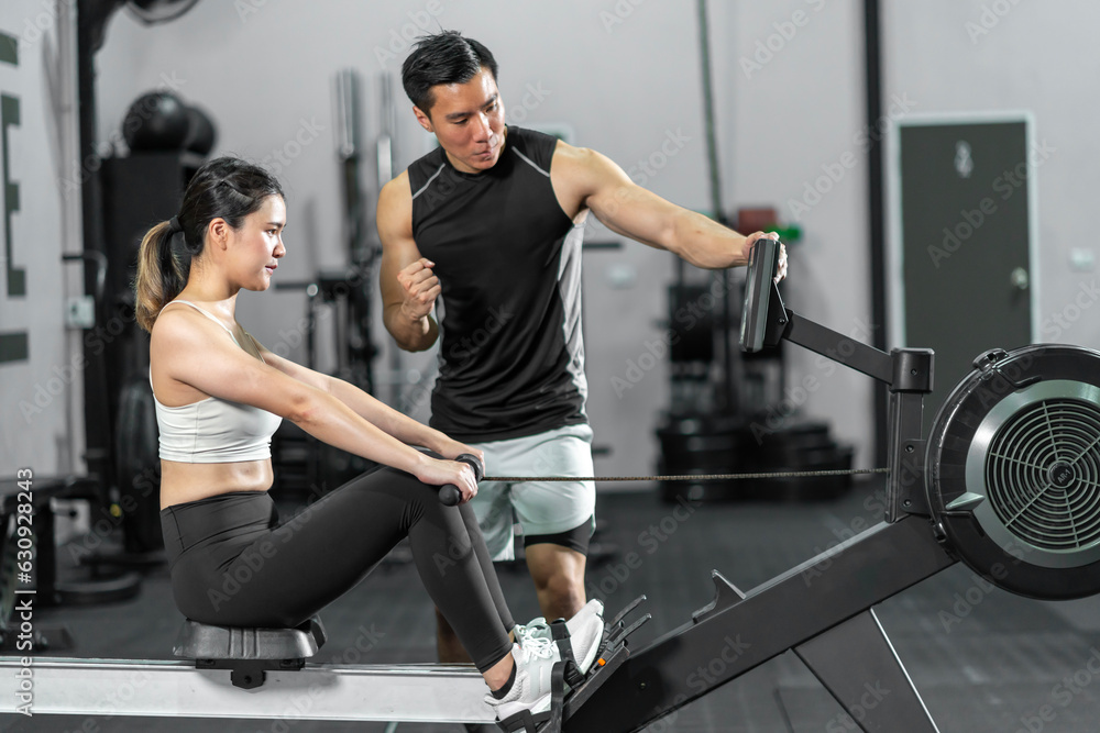 Asian men and women Have a strong body, good health, love to exercise. Asian men and women Have a strong body, good health, love to exercise.