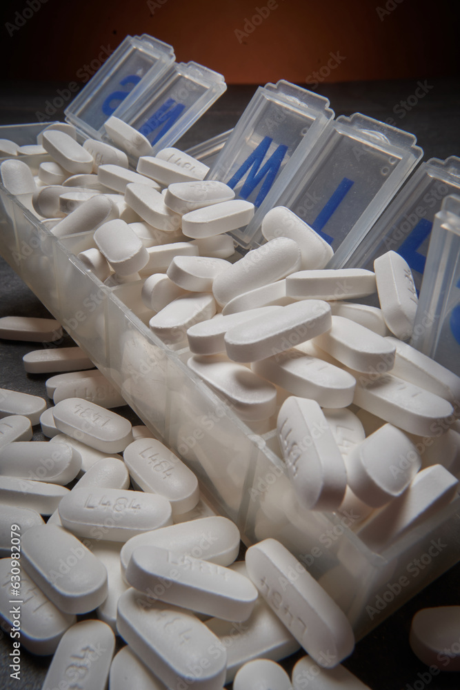 Weekly pill planner and Acetaminophen tablets Weekly pill planner and Acetaminophen tablets