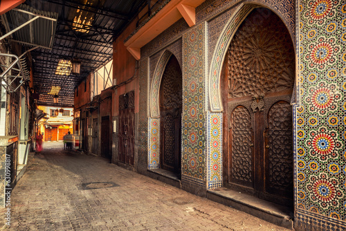 Canvastavla Beautiful Moroccan building with mosaic and wooden doors facing on an alley inside the Marrakesh or Marrakech Medina