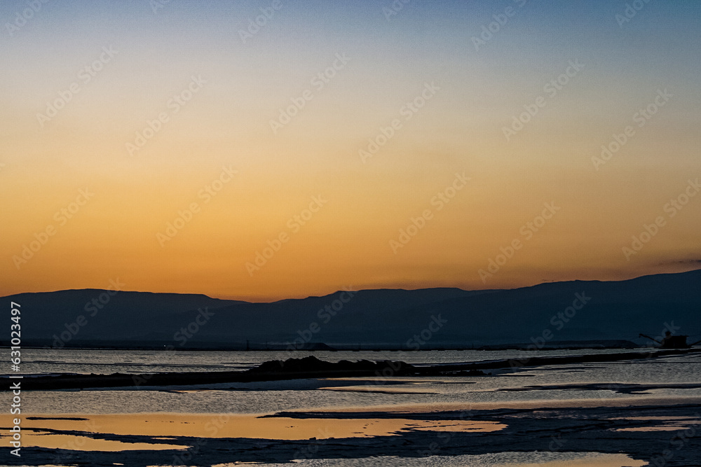 Fototapeta premium amanecer en el mar muerto, Israel