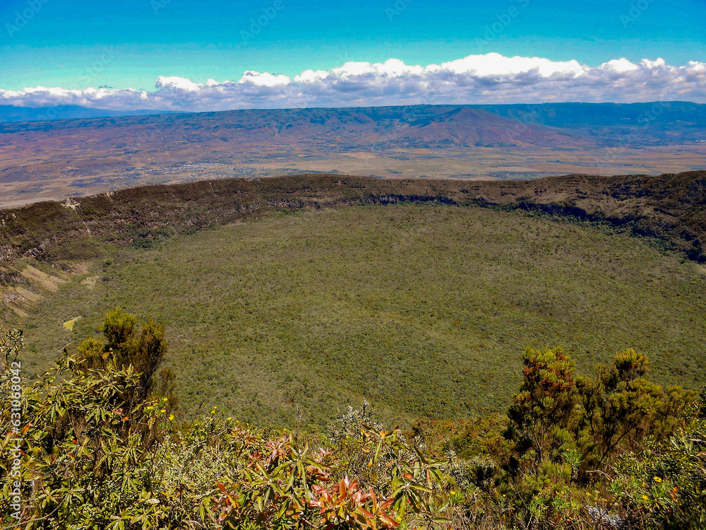 Φωτογραφία Crater of dormant volcano Mt Longonot with high altitude view of scenic landscap