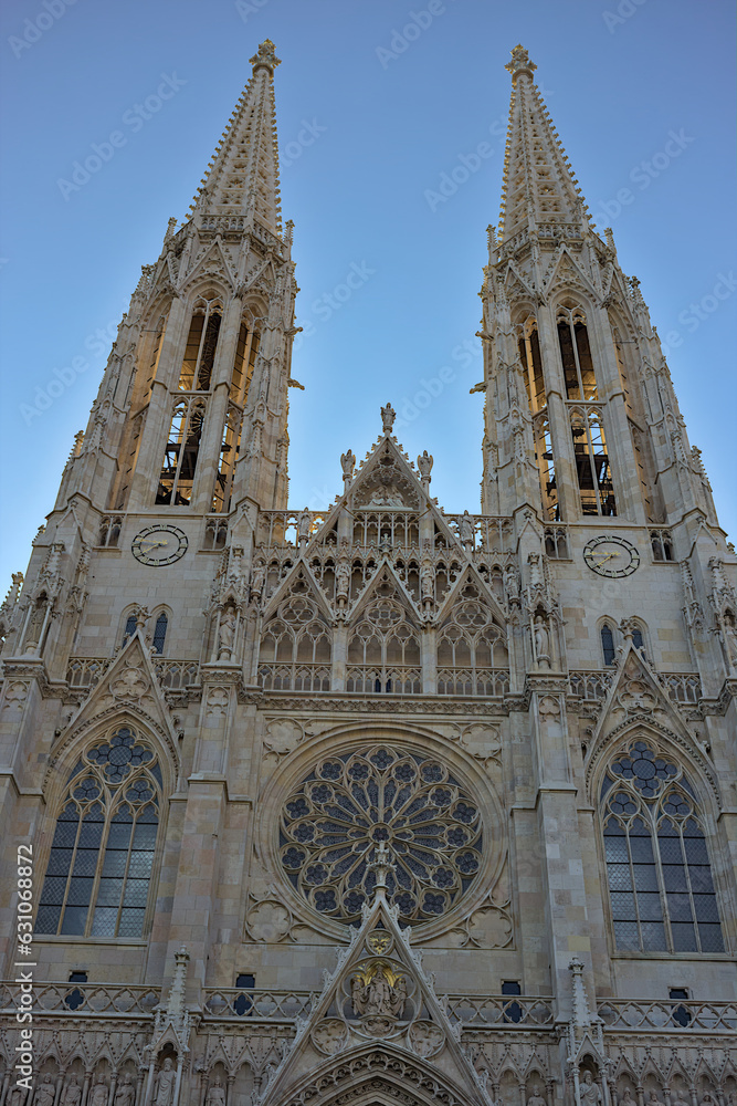 Φωτογραφία Vienna, Austria - Towers of the Votivkirche church (Votive Church) in the center of the capital