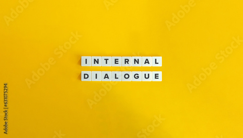 Foto Internal Dialogue, Inner Monologue, Self-talk, Interpersonal Communication Banner and Concept Image