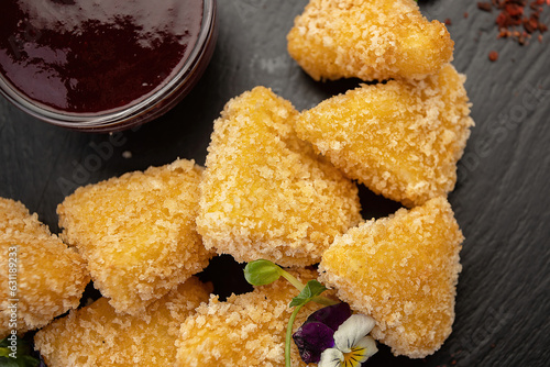 Εκτύπωση καμβά cheesy nuggets on slate plate with sweet sauce. close-up