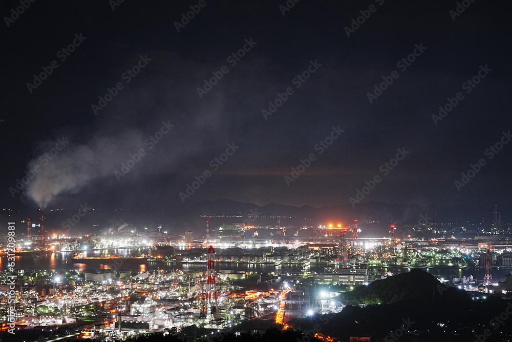 Fototapeta premium Mizushima Industrial Complex in Okayama, Japan - 日本 岡山県 水島コンビナート 夜景