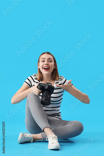 Happy female photographer w...